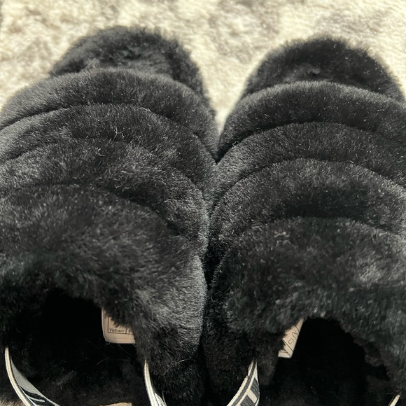 UGG Women's Black Fluff Ya Slippers Size 8 - Picture 7 of 7